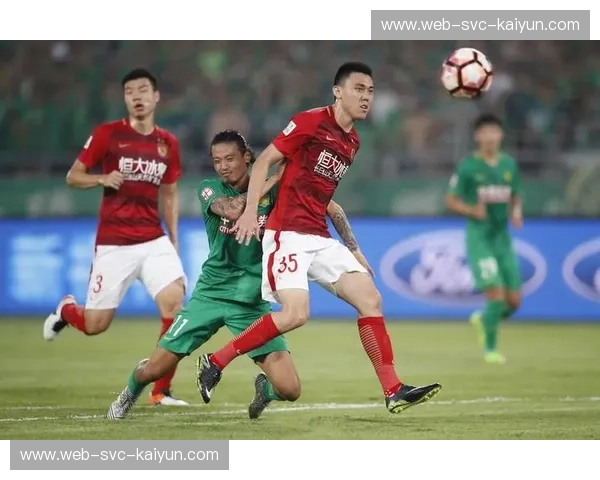 燃情伊始，巅峰对决：2013鲁能vs恒大，一场永载史册的绿茵史诗